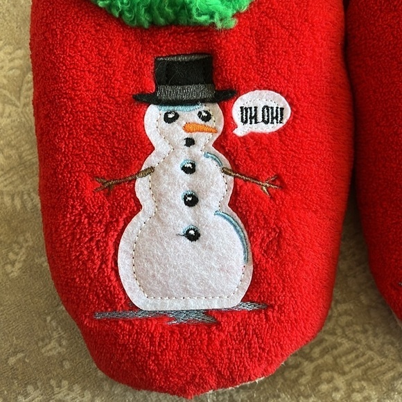 Brand New Ugly Christmas Snoozies Cozy Red Green Slippers Funny Snowman Non-Skid - Picture 3 of 12